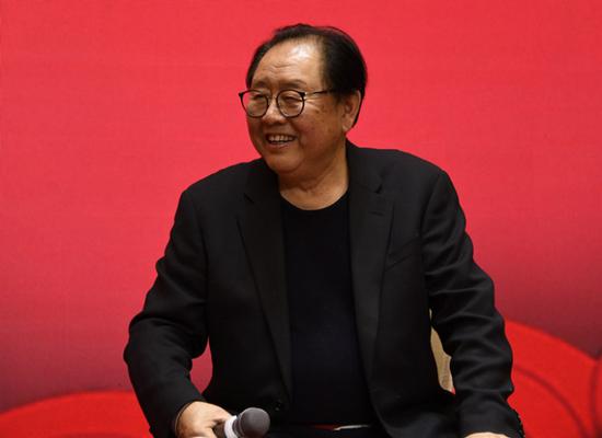 马德华在新书发布会上