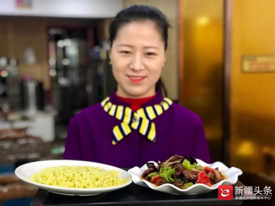 筋道的碱面拌面和香喷喷的过油肉菜