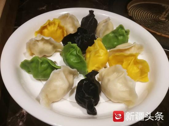 这是乌市最近三年出现的彩色饺子。
