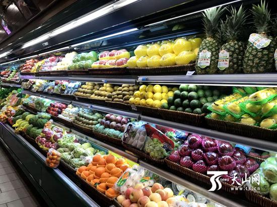 乌鲁木齐市友好超市和平北路店的新鲜水果。