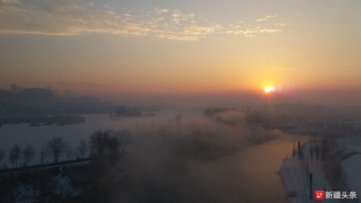 夕阳之下,冬日伊犁河美成一幅画。(刘秀峰 孙乐 供图)
