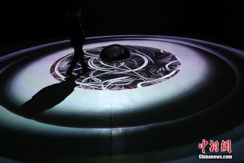 资料图:音乐与人工智能跨界合作 “CosmicAI宇宙无际”亮相南京。泱波 摄
