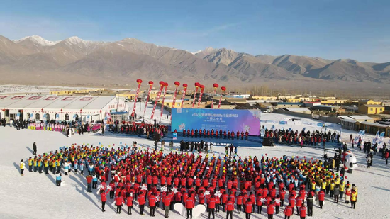 2022世界雪日暨国际儿童滑雪节主会场启动仪式在新疆温泉县举