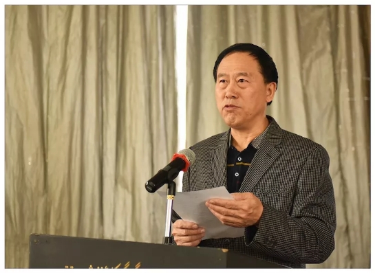 副会长 李新平宣读中华诗词学会发来的贺信