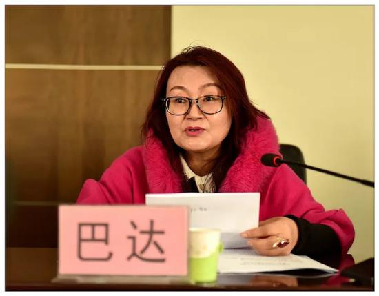 自治区社科联学会部调研员巴达同志致辞