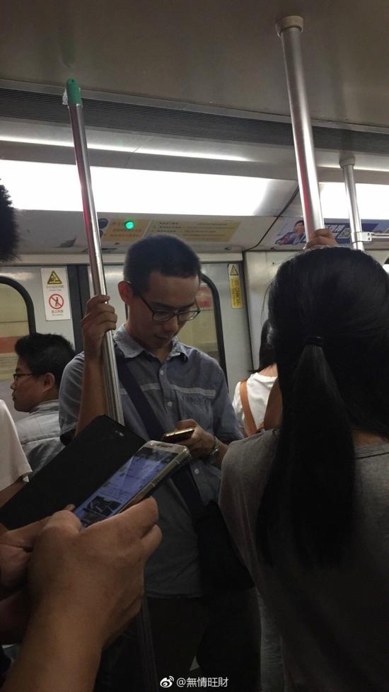 囧哥:姐妹情深!慈善夜大合影 冰冰杨幂子怡输张韶涵? 囧哥:姐妹情深!慈善夜大合影 冰冰杨幂子怡输张韶涵?图片