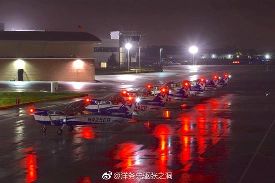囧哥:姐妹情深!慈善夜大合影 冰冰杨幂子怡输张韶涵? 囧哥:姐妹情深!慈善夜大合影 冰冰杨幂子怡输张韶涵?图片