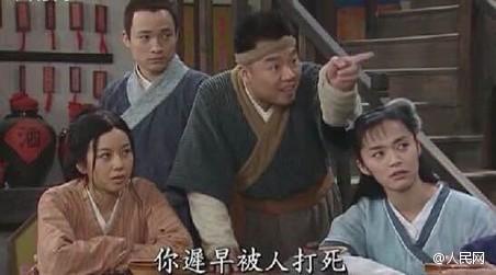 囧哥:女子进鬼屋抱工作人员 小哥说 囧哥:女子进鬼屋抱工作人员 小哥说