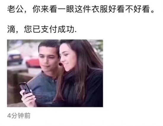 囧哥:无黄牛无护栏 iPhone8首发来4人欢迎仪式很尴尬 囧哥:无黄牛无护栏 iPhone8首发来4人欢迎仪式很尴尬图片