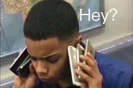 囧哥:无黄牛无护栏 iPhone8首发来4人欢迎仪式很尴尬 囧哥:无黄牛无护栏 iPhone8首发来4人欢迎仪式很尴尬图片
