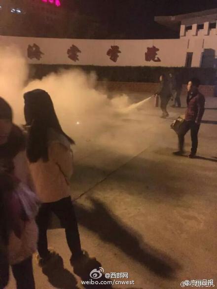 囧哥:微信bug!安卓发任意两位数+15个标点符号会卡死 囧哥:微信bug!安卓发任意两位数+15个标点符号会卡死图片