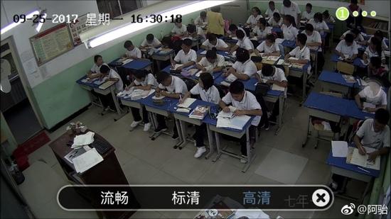 囧哥:幸亏毕业早!现在学校给父母看娃班里实时监控了 囧哥:幸亏毕业早!现在学校给父母看娃班里实时监控了图片