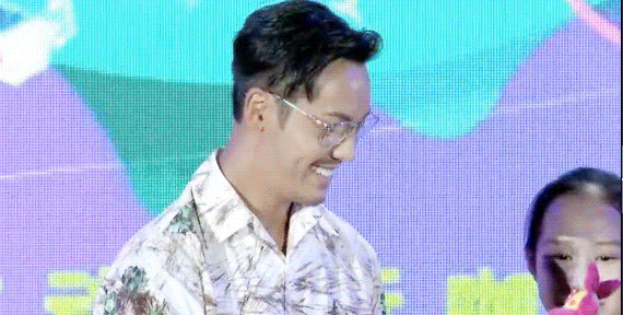 囧哥午间版:18岁女孩做全脸提拉 知道没必要就是有钱 囧哥午间版:18岁女孩做全脸提拉 知道没必要就是有钱图片