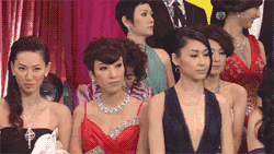囧哥:姐妹情深!慈善夜大合影 冰冰杨幂子怡输张韶涵? 囧哥:姐妹情深!慈善夜大合影 冰冰杨幂子怡输张韶涵?图片