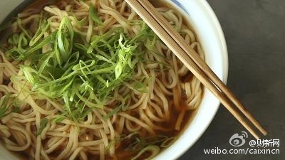 囧哥说事:邓超被大妈认成彭于晏 他顺势签名 囧哥说事:邓超被大妈认成彭于晏 他顺势签名