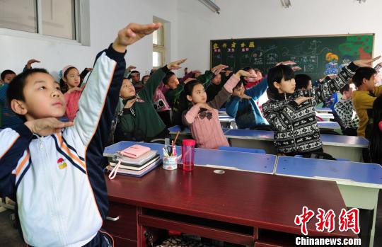 囧哥说事:知道后期多努力吗!钟汉良杨颖新剧被曝全靠抠像 囧哥说事:知道后期多努力吗!钟汉良杨颖新剧被曝全靠抠像图片