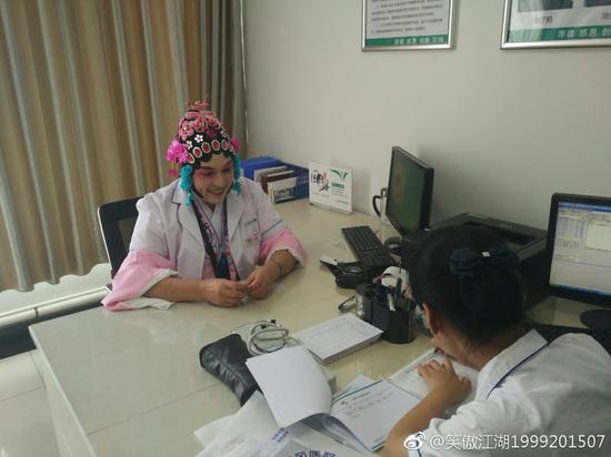 囧哥:残疾英雄!柯南身高约为正常小学生1/3 蜡笔小新没酒瓶高 囧哥:残疾英雄!柯南身高约为正常小学生1/3 蜡笔小新没酒瓶高图片