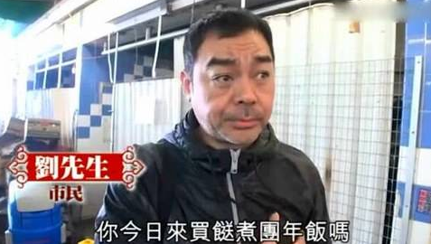 囧哥:热心市民冒台风移树清理路面 走近一看是周润发 囧哥:热心市民冒台风移树清理路面 走近一看是周润发图片