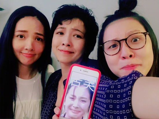 囧哥午间版:时代姐妹花重聚独缺杨幂 结果合照被整蛊 囧哥午间版:时代姐妹花重聚独缺杨幂 结果合照被整蛊图片