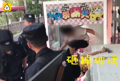 囧哥:姐妹情深!慈善夜大合影 冰冰杨幂子怡输张韶涵? 囧哥:姐妹情深!慈善夜大合影 冰冰杨幂子怡输张韶涵?图片