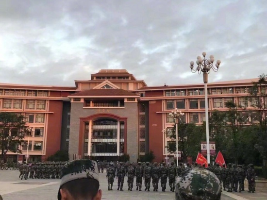 囧哥午间版:外网专业评测测出的ip7和ip8最大不同... 囧哥午间版:外网专业评测测出的ip7和ip8最大不同...图片