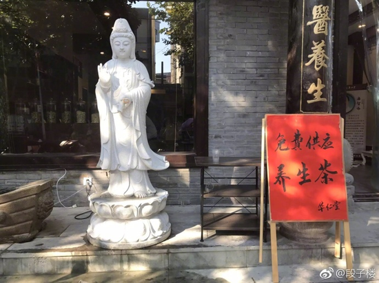 囧哥午间版:外网专业评测测出的ip7和ip8最大不同... 囧哥午间版:外网专业评测测出的ip7和ip8最大不同...图片
