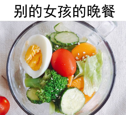 囧哥午间版:川航从上机吃到下机 发玉米土豆还加辣酱 囧哥午间版:川航从上机吃到下机 发玉米土豆还加辣酱图片