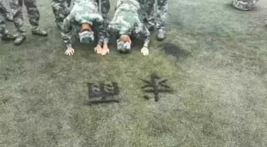 囧哥:有毒!高校迎新唱萧敬腾名曲立刻暴雨 唱完雨停 囧哥:有毒!高校迎新唱萧敬腾名曲立刻暴雨 唱完雨停图片