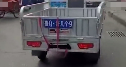 囧哥:有毒!高校迎新唱萧敬腾名曲立刻暴雨 唱完雨停 囧哥:有毒!高校迎新唱萧敬腾名曲立刻暴雨 唱完雨停图片