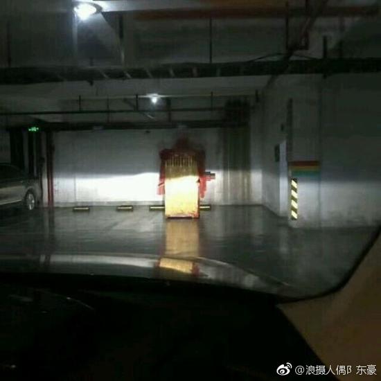 囧哥:西湖边的4G被“挤”断,能参观却发不了朋友圈 囧哥:西湖边的4G被“挤”断,能参观却发不了朋友圈图片