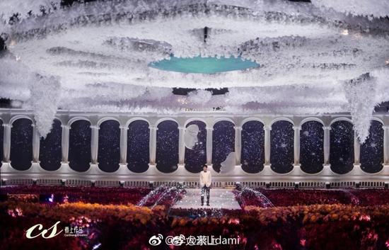 囧哥:贫穷限制我想象力!梦幻婚礼现场哪办的 新郎家 囧哥:贫穷限制我想象力!梦幻婚礼现场哪办的 新郎家图片