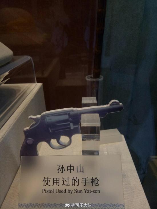囧哥午间版:北京建筑大学的校名不亮了,成了北大 囧哥午间版:北京建筑大学的校名不亮了,成了北大图片