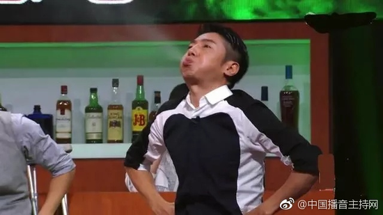 囧哥午间版:网络上幽默风趣,现实中就更怂得一匹 囧哥午间版:网络上幽默风趣,现实中就更怂得一匹图片