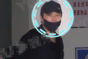 陈思诚探班佟丽娅被拍 身材发福臃肿