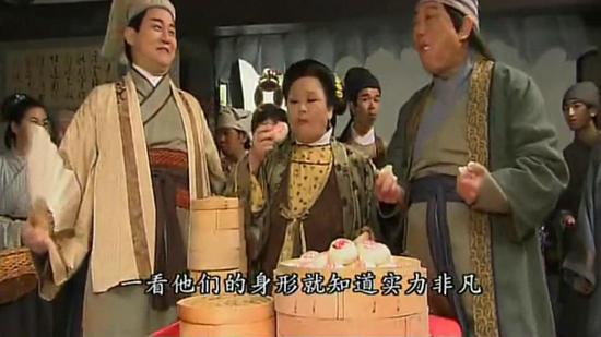 囧哥说事:佟丽娅爆猛料!雷佳音头围61比她的腰围还粗