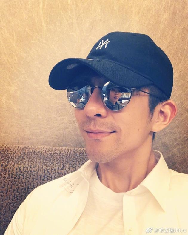 修杰楷自拍秀恩爱