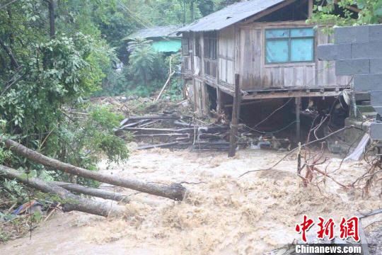 图为连续降雨造成腾冲市猴桥镇发生不同程度的自然灾害。腾冲市新闻办供图