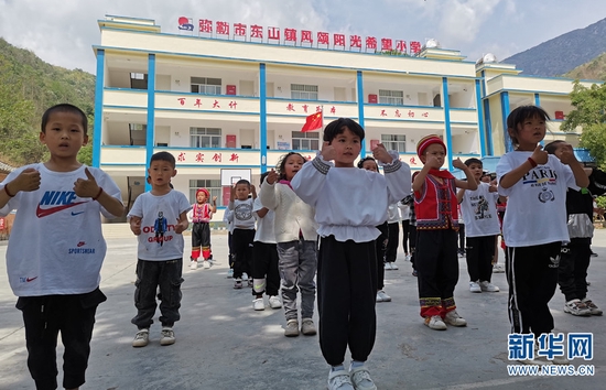云南省第一所希望小学30岁了
