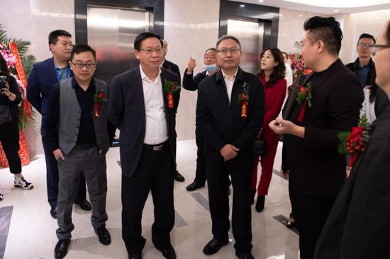 参观云南(东盟)数字商业人才孵化基地 通讯员冯靖凯/摄