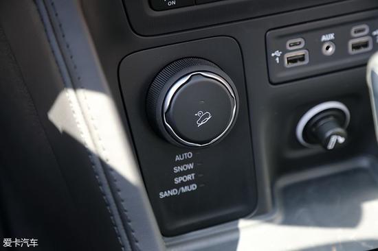 广汽菲克Jeep大指挥官采用了Active Drive适时四驱系统,这套四驱系统在同级别车型中竞争力十分强大。
