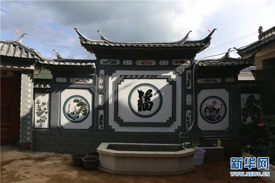 罗永生家的庭院。新华网 普凡 摄
