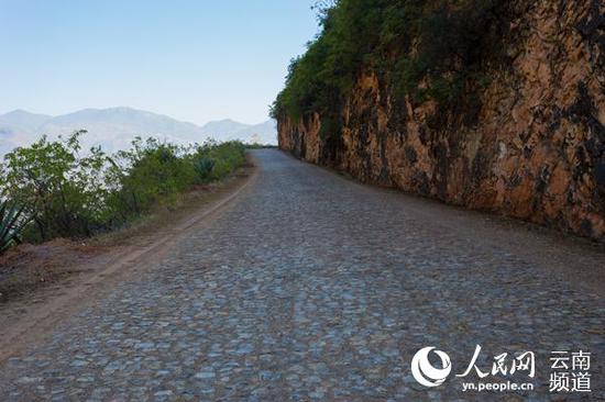 滇缅公路 侯云鹏 摄