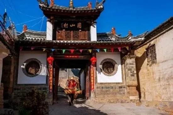 被我国著名古建筑专家罗哲文教授赞誉为“中华宝塔古今无”的清代文笔塔;