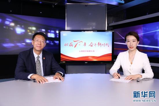 图为云南省商务厅党组成员、副厅长余蜀昆接受“壮丽70年·奋斗新时代‘云南篇章成就展’”系列访谈专访。