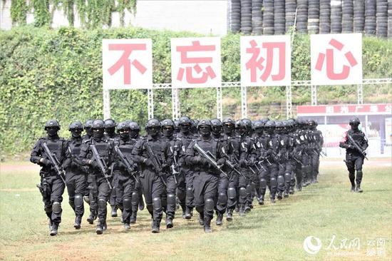 超燃!新型警用装备亮相 云南省举行全警实战大练兵