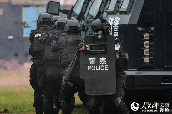 超燃!新型警用装备亮相 云南省举行全警实战大练兵