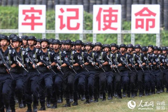 超燃!新型警用装备亮相 云南省举行全警实战大练兵