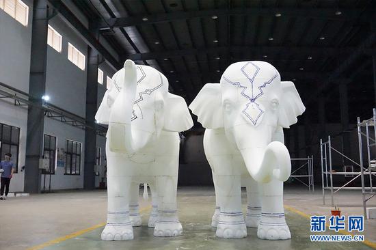 图为初见形状的泡沫小象。供图 新华网发