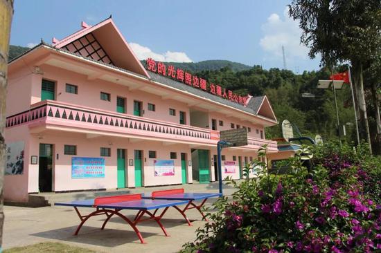 过去的学校和现在的学校
