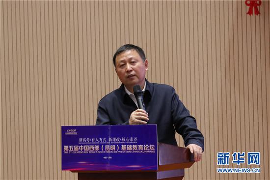 陈云龙作专题报告。
